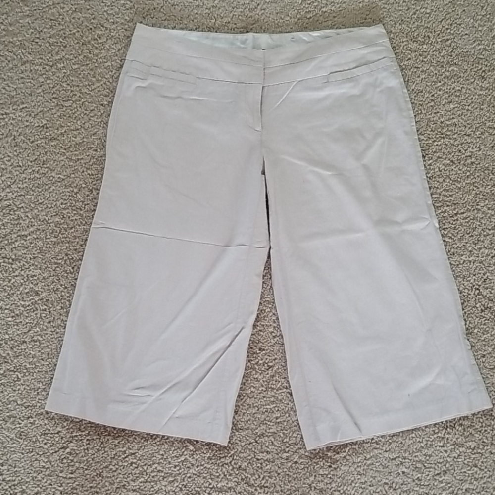 Women's gaucho khaki capris
